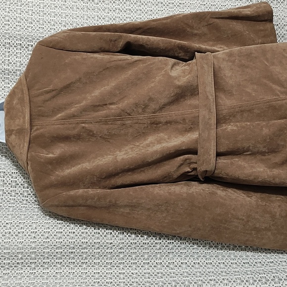 Elegant Brown Suede Jacket - Picture 5 of 16